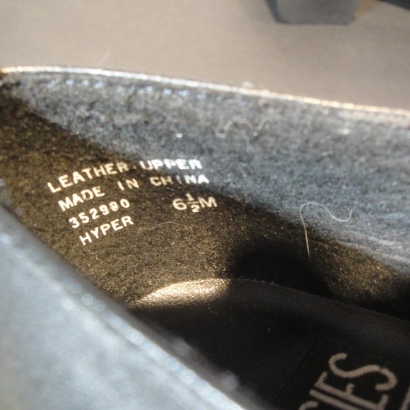 Mootsies Tootsies Black Low Heeled Slip On  Size 6.5 Medium - Picture 16 of 16